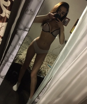 Живу в Москве, и моя страсть к удовольствию не знает границ. Со мной ты окунешься в мир наслаждения, испытывая незабываемые эмоции. Мои услуги включают классический и эротический массаж, ролевые игры, фетиш и многое другое.
🔥 Разнообразие моих возможностей удовлетворит самых изысканных клиентов. Мои фото говорят сами за себя – обольстительная фигура, соблазнительные губы и загадочный взгляд. Удовлетворение твоих желаний – моя главная цель.
🌟 Мои клиенты всегда оставляют положительные отзывы обо мне, отмечая мое профессионализм, чуткое отношение и безупречный сервис. Я создам атмосферу комфорта и уюта, чтобы ты смог расслабиться и насладиться каждой минутой нашего встречи.
✉️ Оставь заявку на встречу со мной – я сделаю твои фантазии реальностью, подарю тебе незабываемые ощущения. Жду тебя в Москве, чтобы воплотить все твои мечты в жизнь. 💋 14931, 19 лет